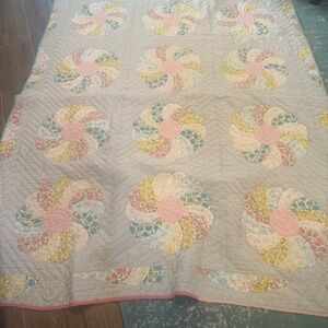 Handmade Floral Quilt 80x64 Pastel Cottagecore Dresden Plate Style